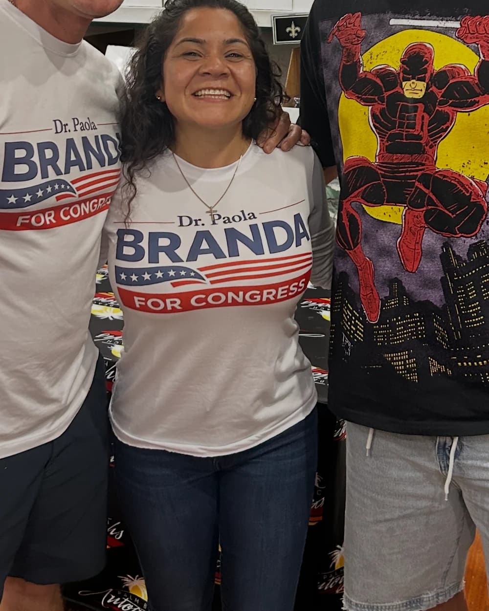 Simpatizantes de Paola Branda hablando con votantes de Palm Beach